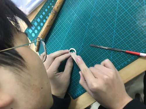 14产品设计专业学生银黏土作品展